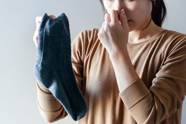 【足の臭い対策】もう悩まない！“靴下選び”でニオイを抑える方法